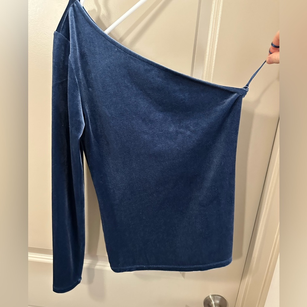 One-Shoulder Blue Velvet Top